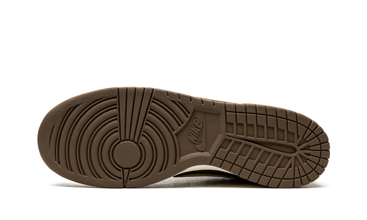 Dunk Low SP "Undefeated - Canteen" DH3061 200